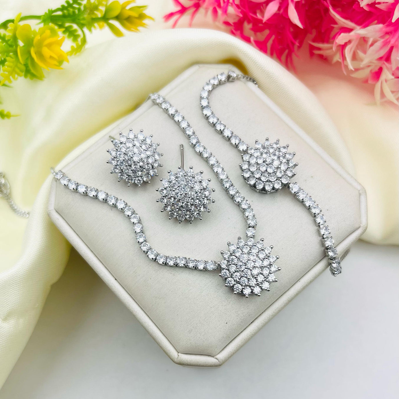 Flower Design Zircon Necklace Set